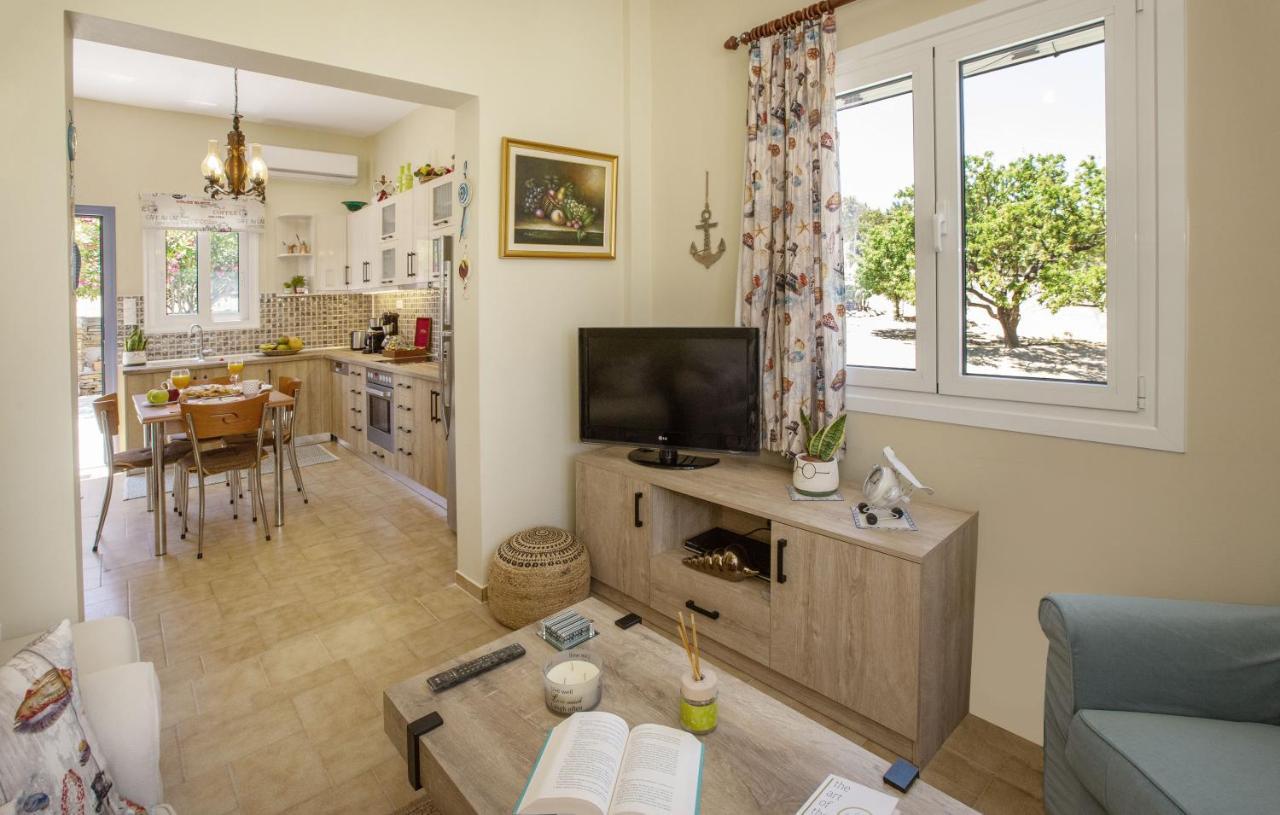 Ruby'S Summer House With Spacious Garden And Free Parking Gavrio Exterior photo