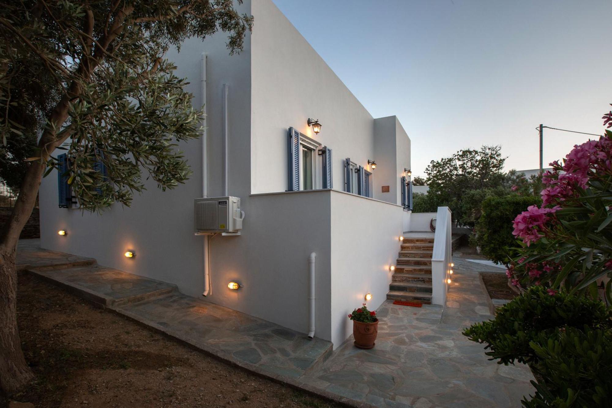 Ruby'S Summer House With Spacious Garden And Free Parking Gavrio Exterior photo